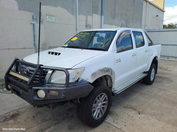 2012 TOYOTA HILUX Courtesy Light