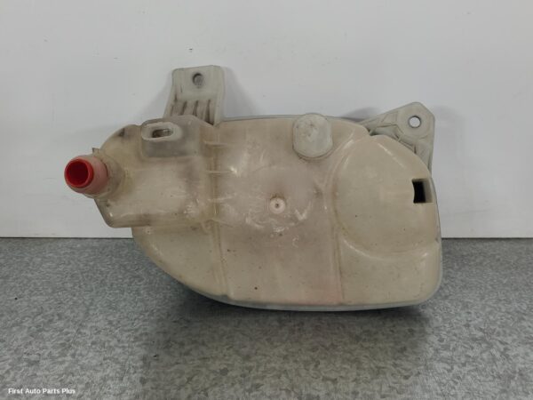 2016 MERCEDES VITO Overflow Bottle