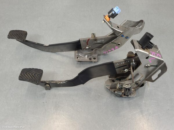 2017 MITSUBISHI TRITON Pedal Assembly