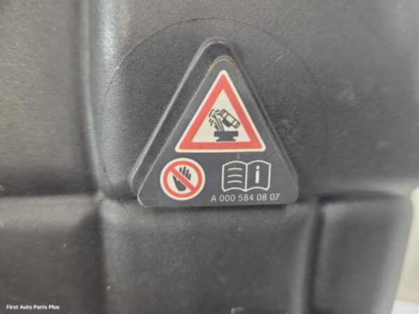 2016 MERCEDES VITO Overflow Bottle