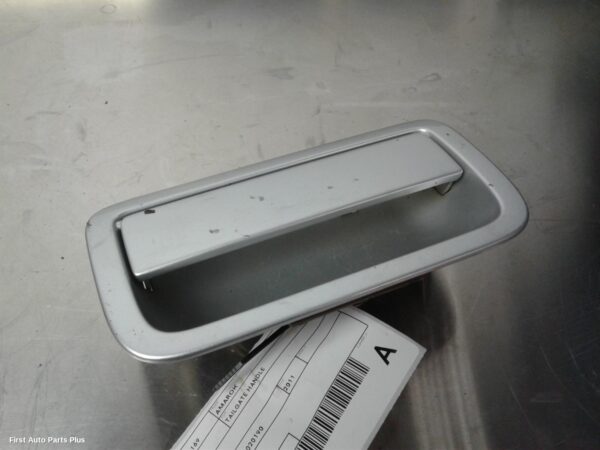 2011 VOLKSWAGEN AMAROK Tailgate Handle