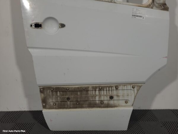 2009 MERCEDES SPRINTER Right Front Door