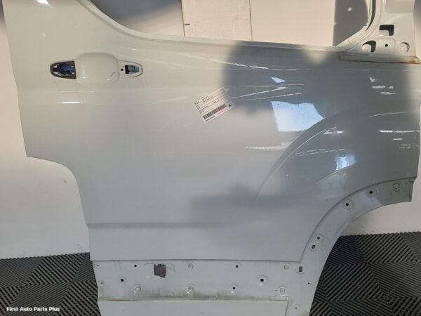 2023 LDV DELIVER 9 Right Front Door