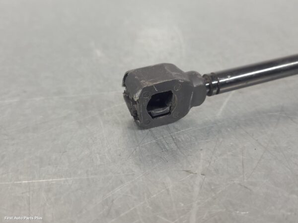2016 MERCEDES VITO Hatch Strut