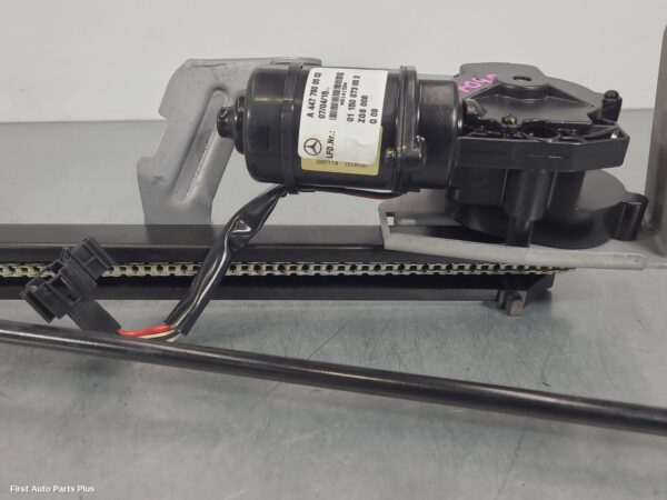 2016 MERCEDES VITO Hatch Strut