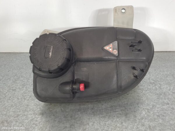 2016 MERCEDES VITO Overflow Bottle