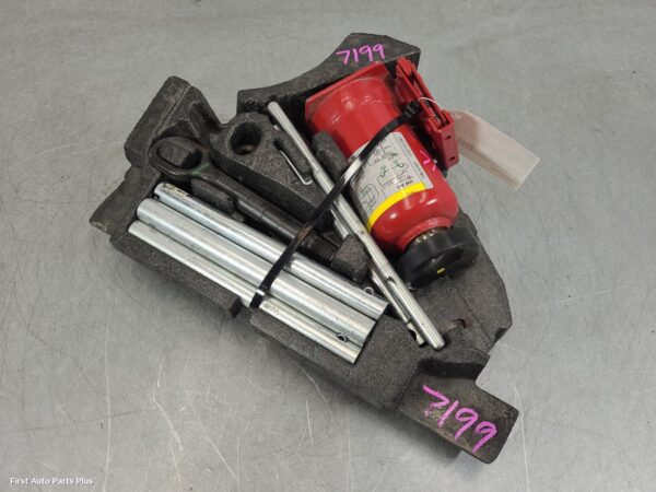 2020 VOLKSWAGEN CRAFTER Jack/Tool Kit