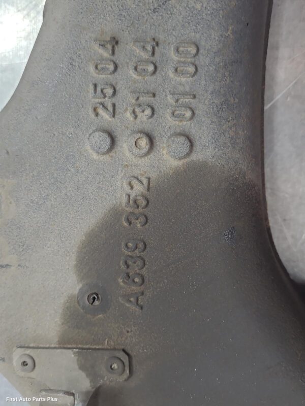 2012 MERCEDES VITO Right Rear Hub Assembly