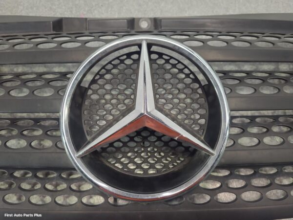 2006 MERCEDES VITO Grille