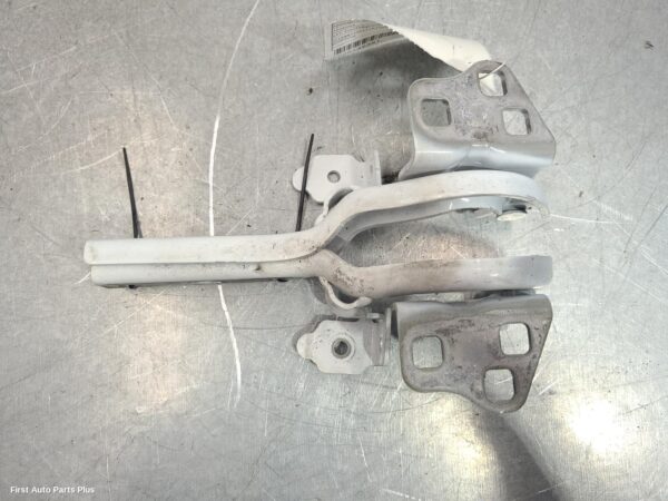 2023 MERCEDES VITO Bonnet Hinge/Strut