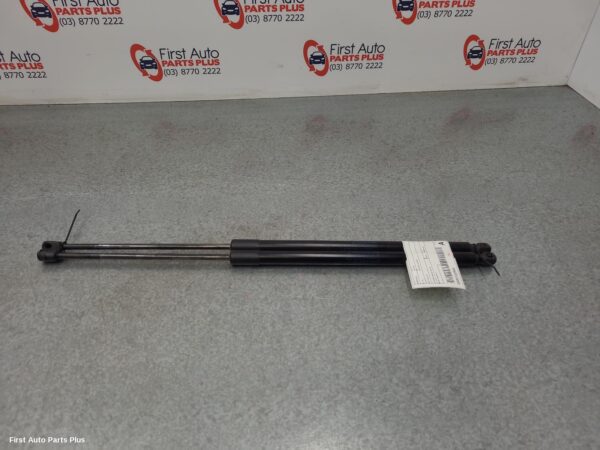 2016 MERCEDES VITO Hatch Strut