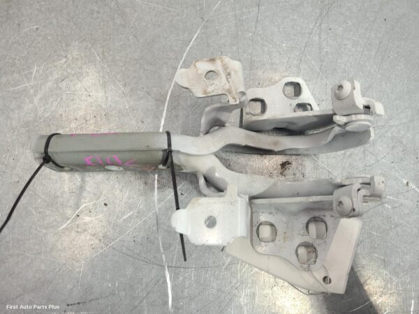 2023 MERCEDES VITO Bonnet Hinge/Strut