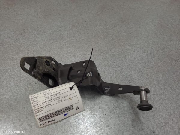 2020 RENAULT MASTER Door Hinge/Runner