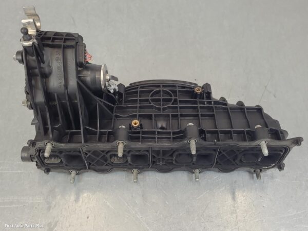 2014 MERCEDES VITO Manifold