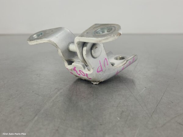 2012 TOYOTA HILUX Door Hinge/Runner