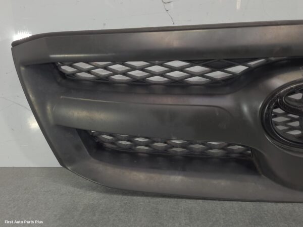 2006 TOYOTA HILUX Grille