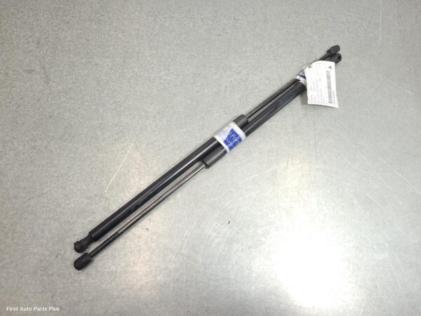 2021 MERCEDES VITO Hatch Strut