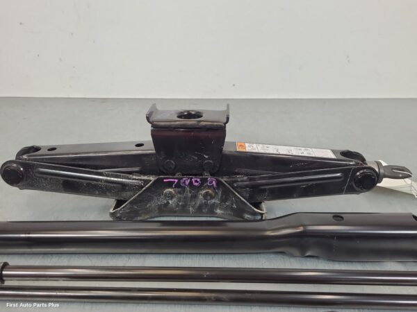 2023 LDV DELIVER 9 Jack/Tool Kit