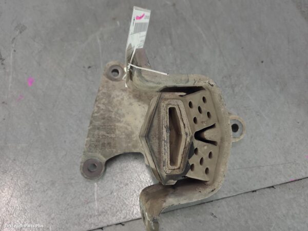 2012 VOLKSWAGEN TRANSPORTER Mount