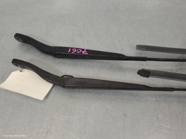 2013 RENAULT MASTER Wiper Arm