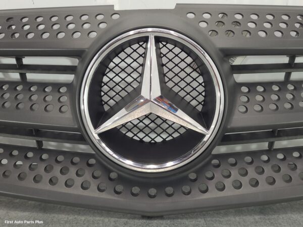 2016 MERCEDES VITO Grille
