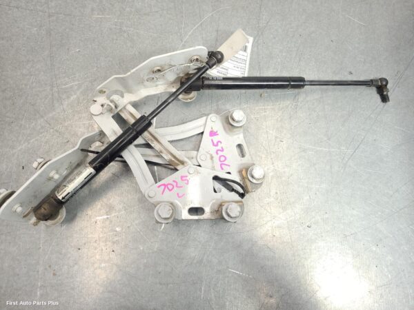 2023 MERCEDES SPRINTER Bonnet Hinge/Strut