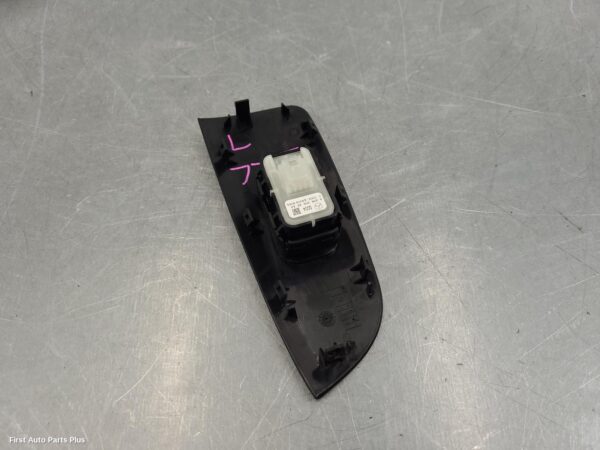 2020 MERCEDES VITO Pwr Dr Wind Switch
