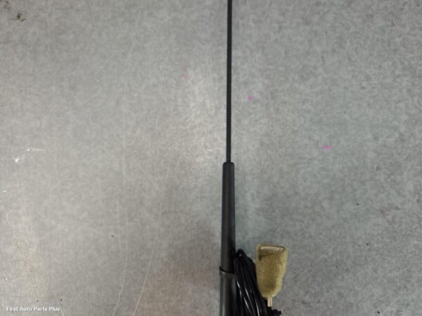 2023 LDV DELIVER 9 Antenna