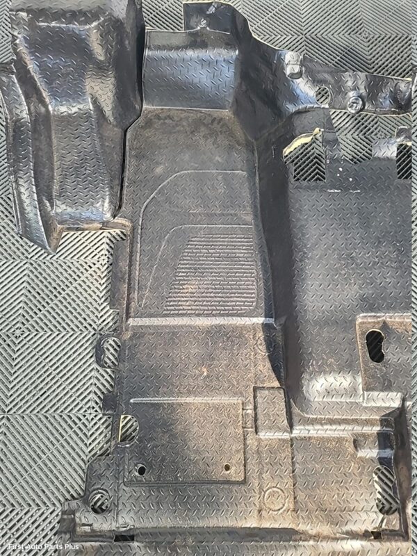 2023 LDV DELIVER 9 Carpet