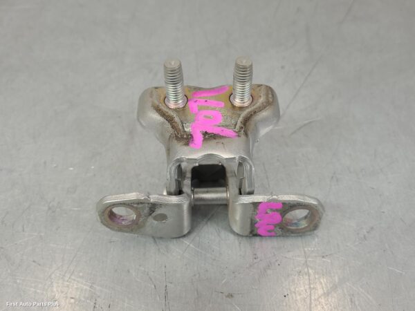 2016 MITSUBISHI TRITON Door Hinge/Runner
