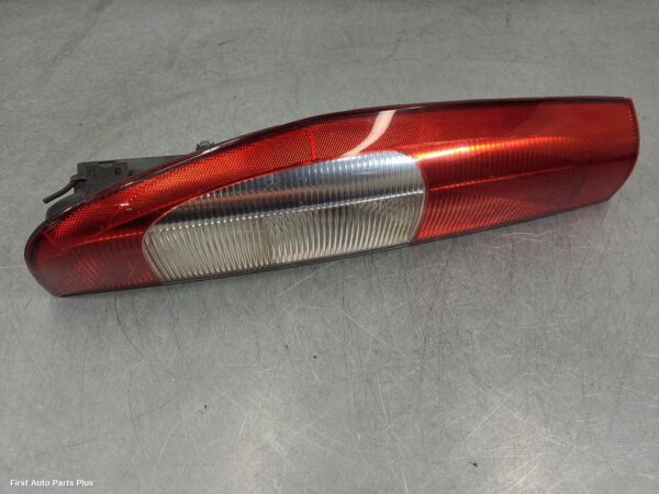 2006 MERCEDES VIANO Left Taillight