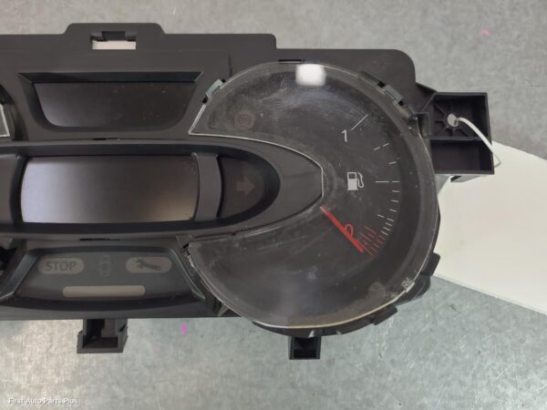 2021 RENAULT TRAFIC Instrument Cluster