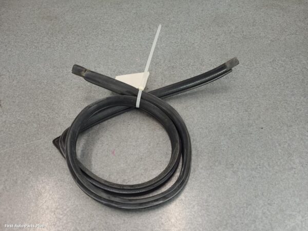 2010 MITSUBISHI TRITON Door/Tailgate Seal