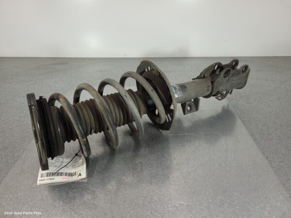 2012 MERCEDES VITO Right Front Strut