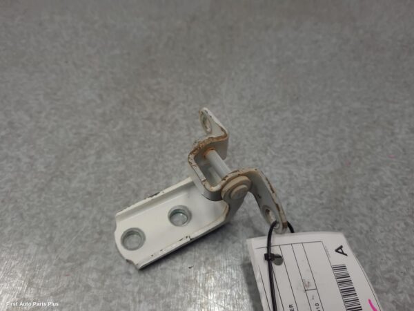 2010 TOYOTA HILUX Door Hinge/Runner