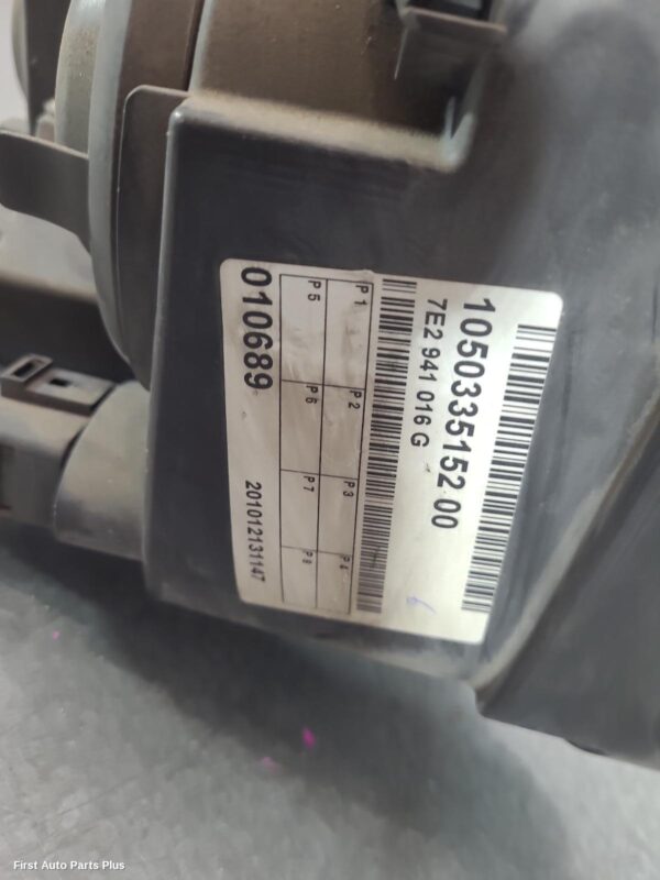 2011 VOLKSWAGEN TRANSPORTER Left Headlamp
