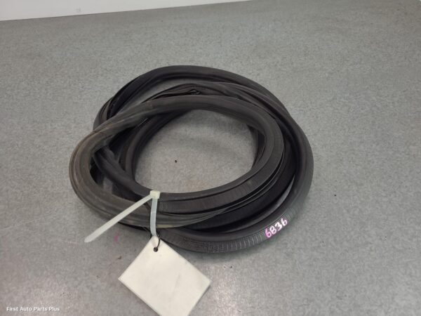 2012 MERCEDES VIANO Door/Tailgate Seal