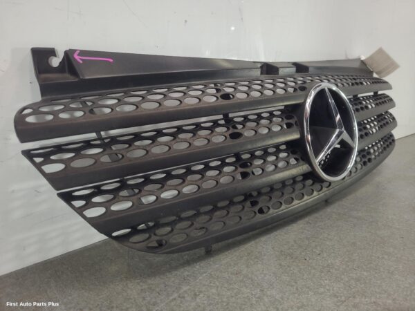 2006 MERCEDES VITO Grille