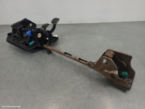 2021 RENAULT TRAFIC Pedal Assembly