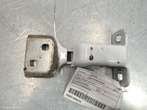 2015 RENAULT MASTER Door Hinge/Runner