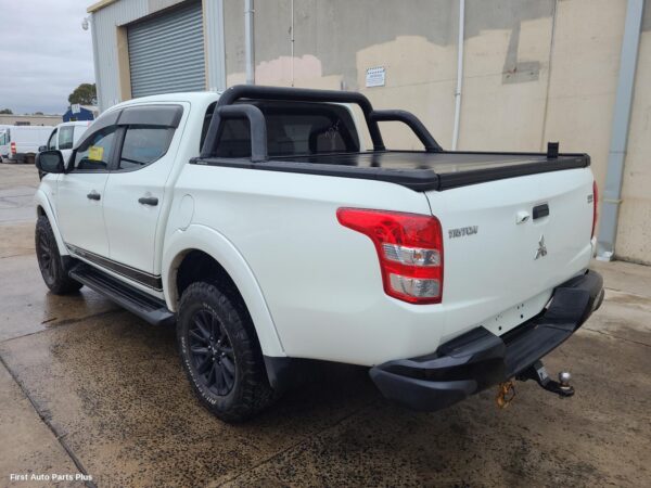 2017 MITSUBISHI TRITON Door Trim