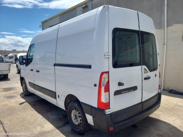 2021 RENAULT MASTER Left Front Hub Assembly