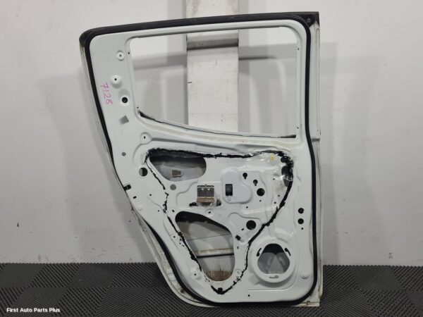 2016 MITSUBISHI TRITON Left Rear Door/Sliding