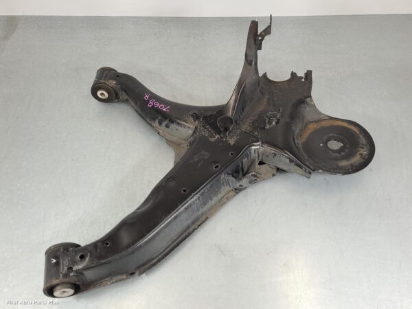 2017 MERCEDES VITO Right Rear Trailing Arm
