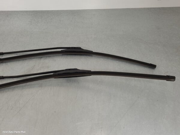 2013 RENAULT MASTER Wiper Arm