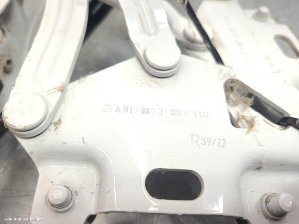 2023 MERCEDES SPRINTER Bonnet Hinge/Strut