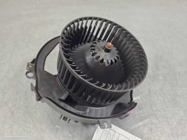 2020 VOLKSWAGEN CRAFTER Heater Fan Motor