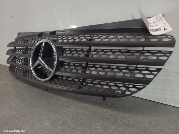 2006 MERCEDES VITO Grille