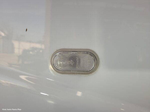 2014 RENAULT TRAFIC Right Guard