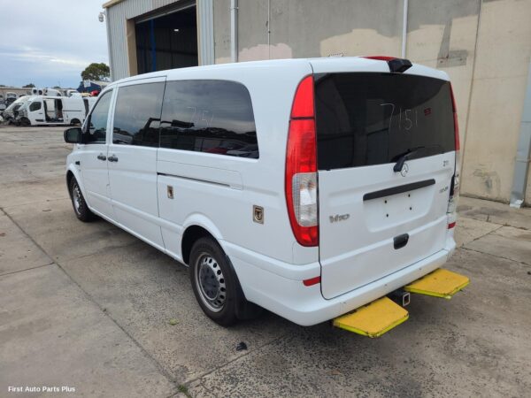 2012 MERCEDES VITO Ignition W/ Key